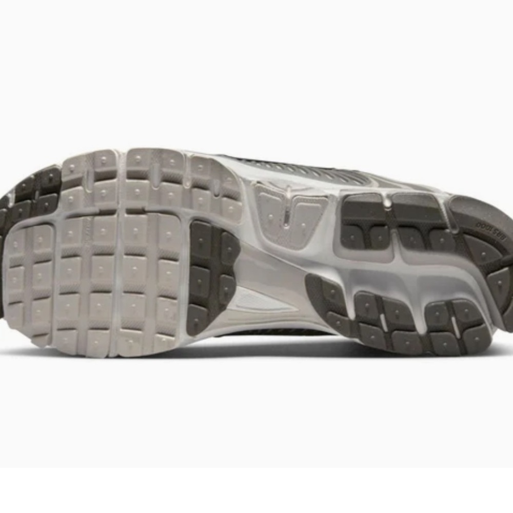 Brand new Nike Air Zoom Vomero 5 'Light Iron Ore' FD0791-012 - Picture 6 of 8